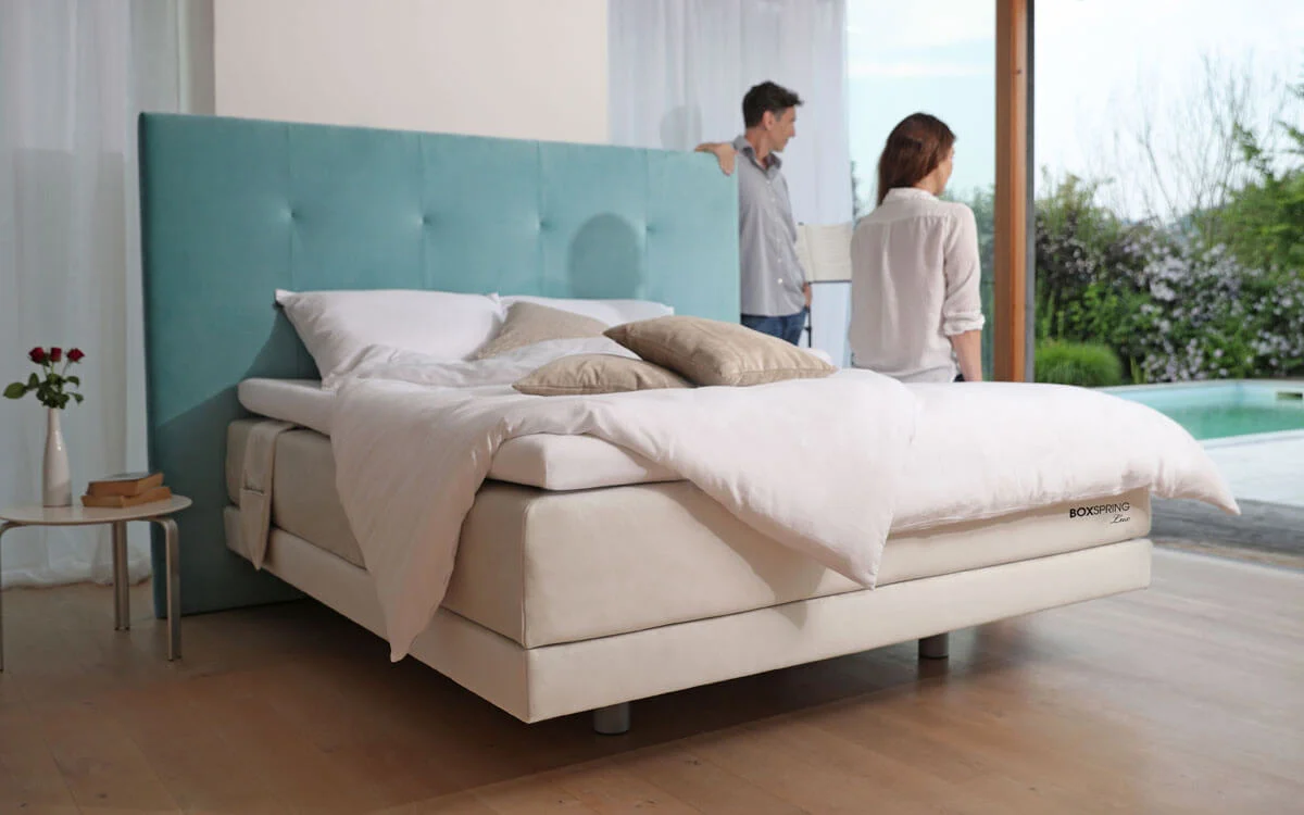Postelja Boxspring Lux model - exclusive top postiljanje. Kaj je boxspring postelja? Maremico postelje po meri za spanje v oblakih.