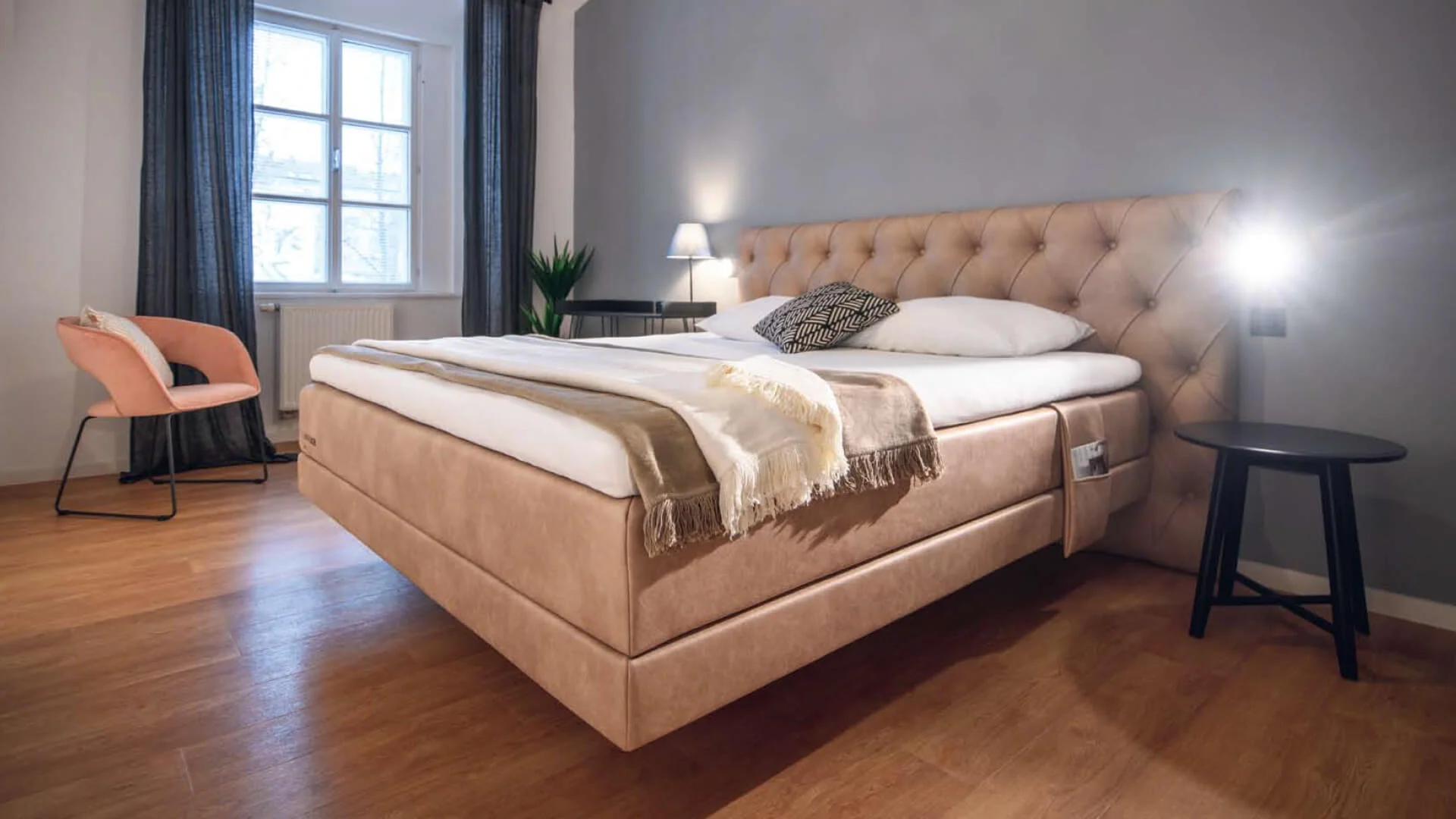 Boxspring modeli vrhunske kvalitete. Kaj je boxspring postelja? Maremico postelje po meri za spanje brez bolečin. Zbudite se, kot prerojeni.