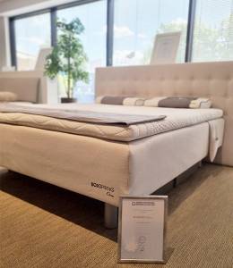 Boxspring postelje po meri model One. Srebrno priznanje. Maremico spalni center.