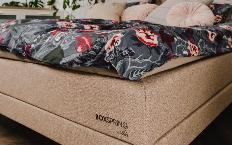 boxpsring postelja air detajl