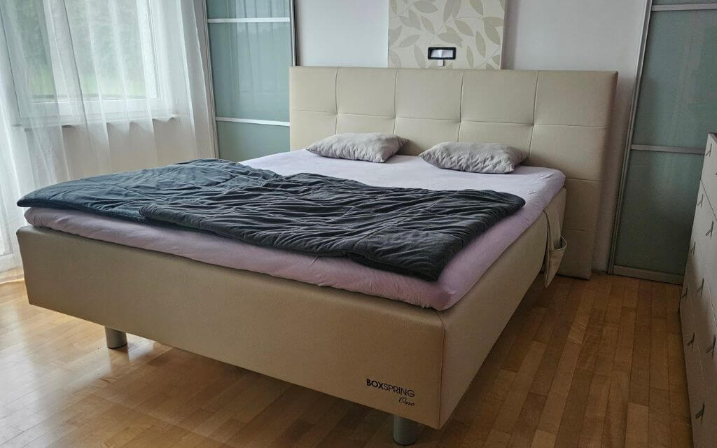 moderna postelja boxspring one