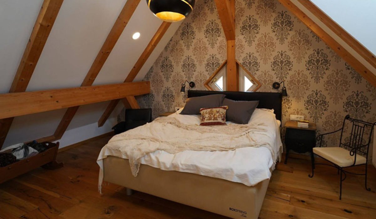 BoxSpring postelja Hiše znanih Slovencev