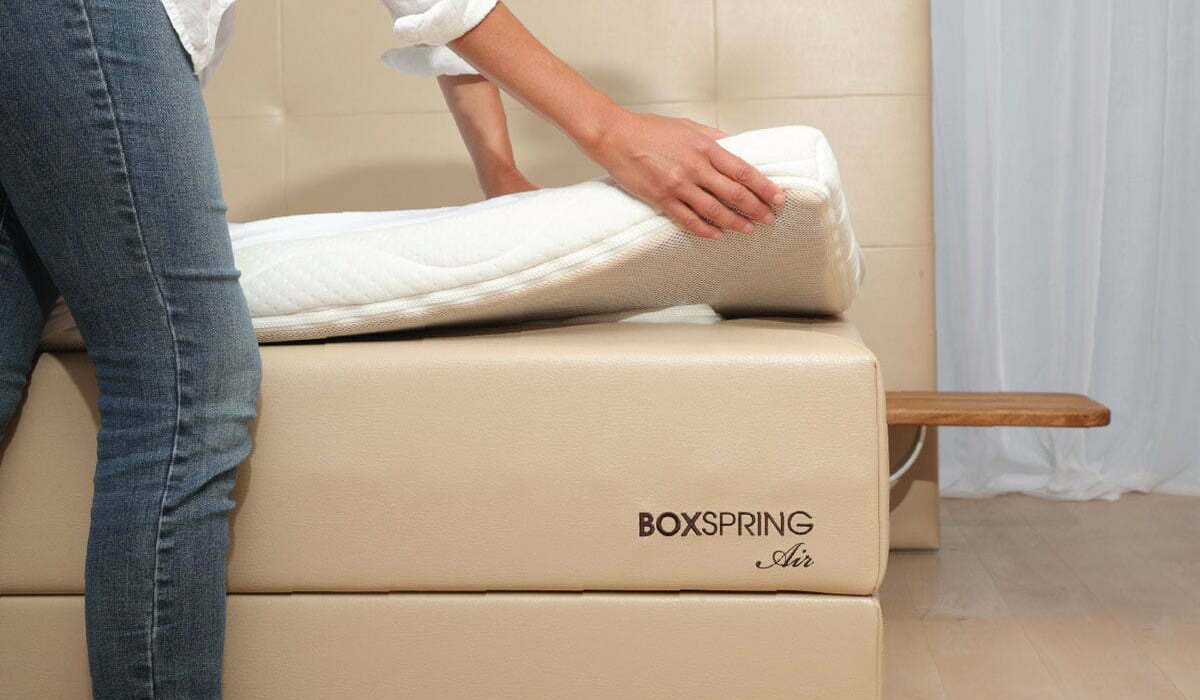 Boxspring postelje - Air model. Moderne postelje po meri vam bodo omogočile sprostitev kot med oblaki. Maremico spalni center - za popolno spalnico.